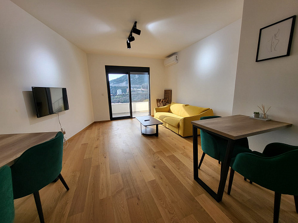 Möblierte Wohnung mit einem Schlafzimmer, Meerblick und Garagenplatz in einem neuen Gebäude